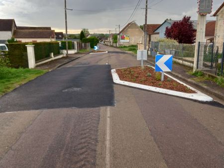 Aménagement d'une écluse double marquant l'entrée au sein de la zone urbanisée - ATD 89